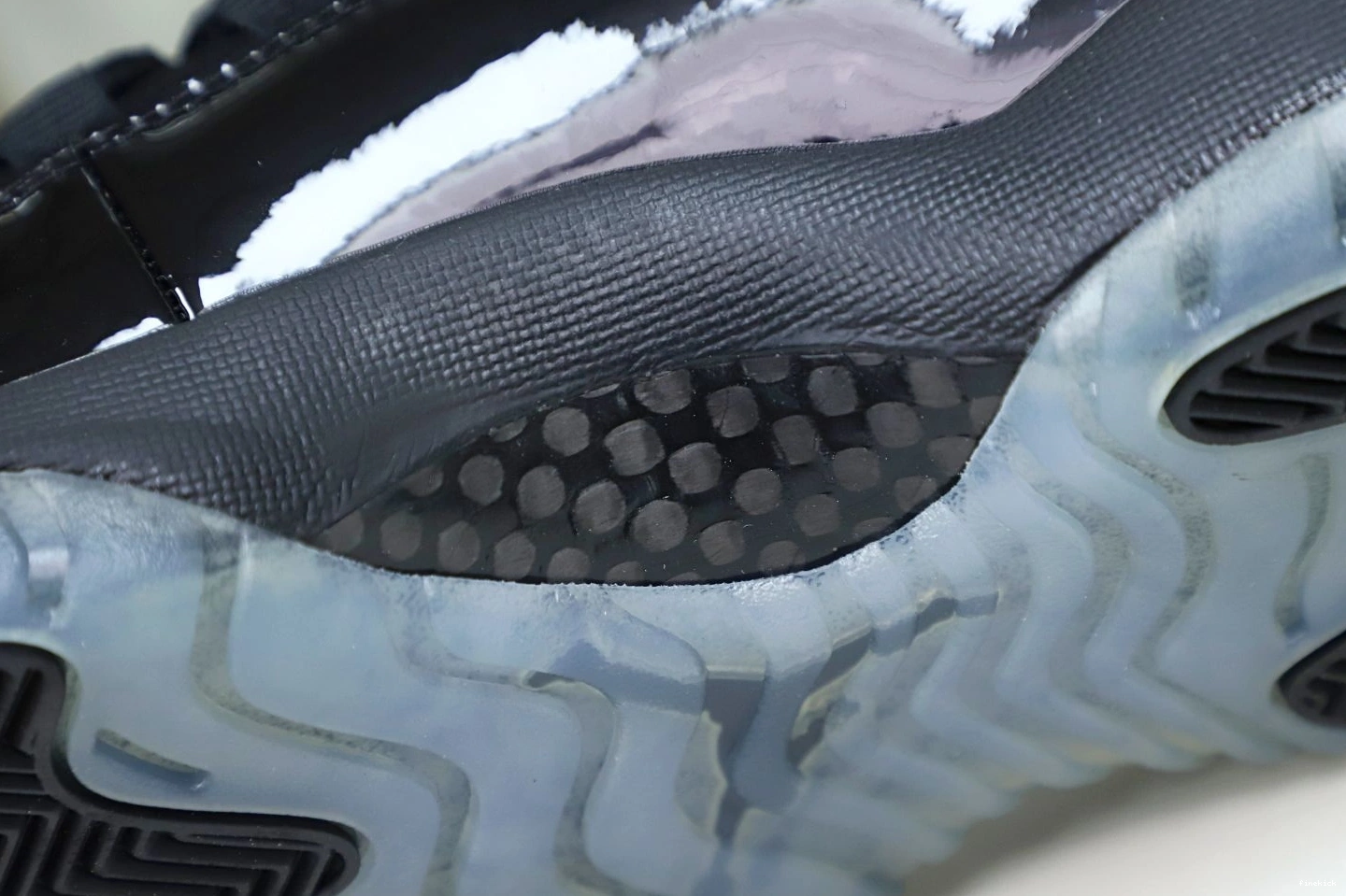 AIR RETRO JORDAN AND 'CAP 11 GOWN' 1115